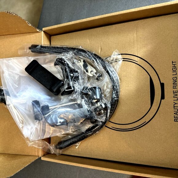 Live Streaming - Video Conferencing - Beauty LED Ring Light With Smartphone Clip - Picture 4 of 8